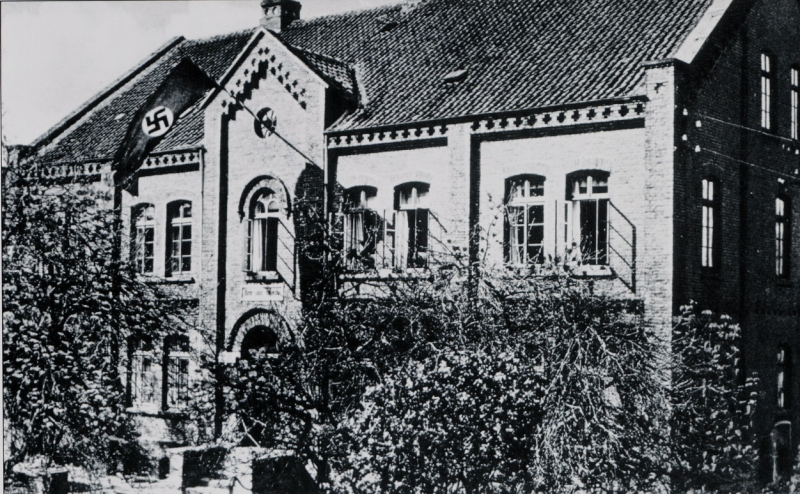 E122